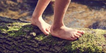 The Benefits of Grounding Yourself with Earthing Products